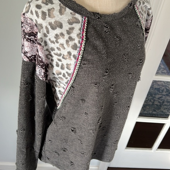 BiBi distressed sweatshirt with animal print, size S - Picture 3 of 9